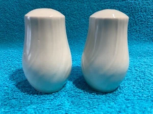 Lynns Fine China Salt and Pepper Shaker Set - Picture 1 of 17