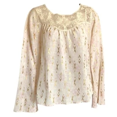 全新 Xhilaration 钩针编织 Décolletage 金色金属波西米亚上衣 象牙色 尺寸 S — 第 1/4 张图片