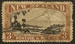 New Zealand 1935 Three Shilling KGV Stamp Mount Taranaki - Picture 1 of 1