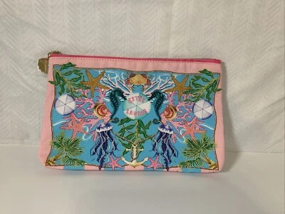 Косметичка ESTEE LAUDER Costal Ocean Seashell сделана из переработанных материалов - Изображение 1 из 4