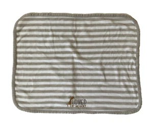 Just One You Carters LOVED BY MOMMY grau weiß Streifen Giraffe Babydecke Lovey - Bild 1 von 7
