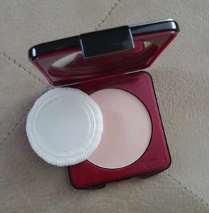 Revlon Touch Glow Moisturizing Pressed Powder Makeup Translucent1 Metal Hardcase - Picture 1 of 17