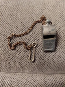 Fischietto polizia metallo vintage - timbrato "tedesco" - fischietto segnale da collezione - Foto 1 di 4