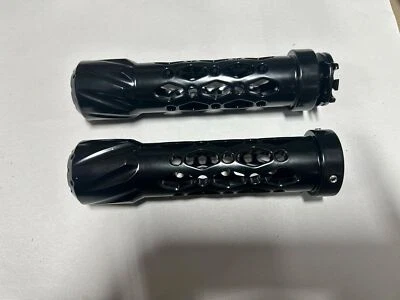 СПЛОШНЫЕ ЧЕРНЫЕ РУЧКИ КАНДЗИ С ВЫРЕЗАМИ 1999-2024 SUZUKI HAYABUSA РАСПРОДАЖА - Изображение 1 из 4