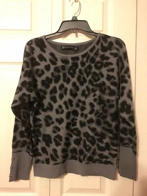 Suéter New York & Company Gris Estampado Leopardo XS NUEVO CON ETIQUETAS Foto 1 de 4