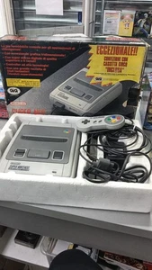 Console SUPER NES NINTENDO SNES PAL COMPLETO con SCATOLA GIG e SUPER GAME BOY - Foto 1 di 2