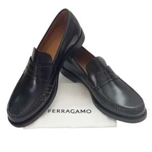 Mocasines de vestir sin cordones Ferragamo Fillmore 9 EE de cuero de becerro negro para hombre - Imagen 1 de 6