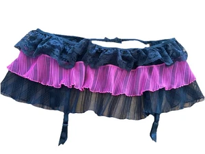 Giarrettiera con gonna in raso Victoria's Secret vintage sexy Little Things, taglia M/L, nuova con etichetta - Foto 1 di 4