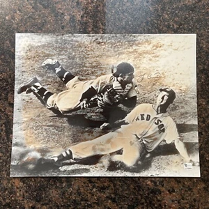 Yogi Berra signiertes Foto 11 Zoll x 14 Zoll Ted Williams Red Sox 1951 GAI COA - Bild 1 von 4