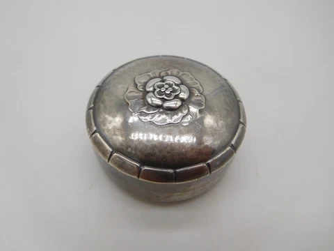 DENMARK DESIGNER GEORG JENSEN STERLING SILVER FLOWER TRINKET PILL SNUFF BOX 79 D Cover