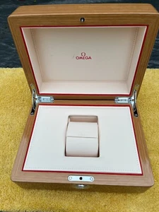 Omega presentation box in Polished Walnut Finish - Picture 1 of 7