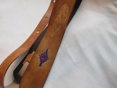 Correa de guitarra de cuero personalizada de 2,5 pulgadas (acolchado y accesorio acústico disponible) Foto 1 de 4