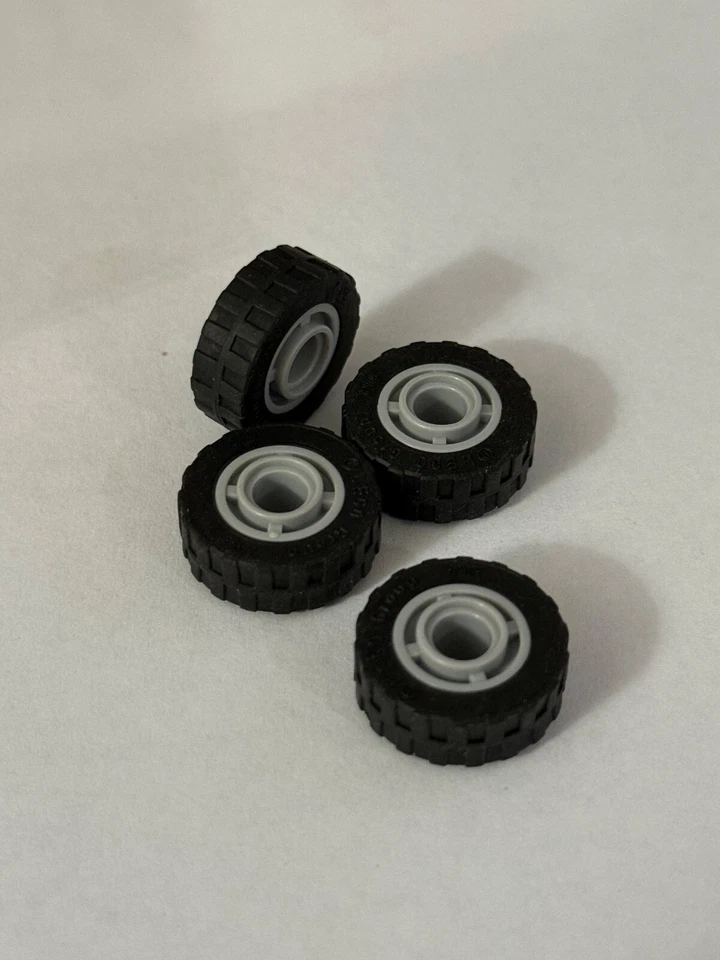 Lego Piezas 42610c03 (4 piezas) Rueda 11mm D x 8mm Neumático Negro 17.5mm D x 6mm 4 Radios Foto 1 de 1