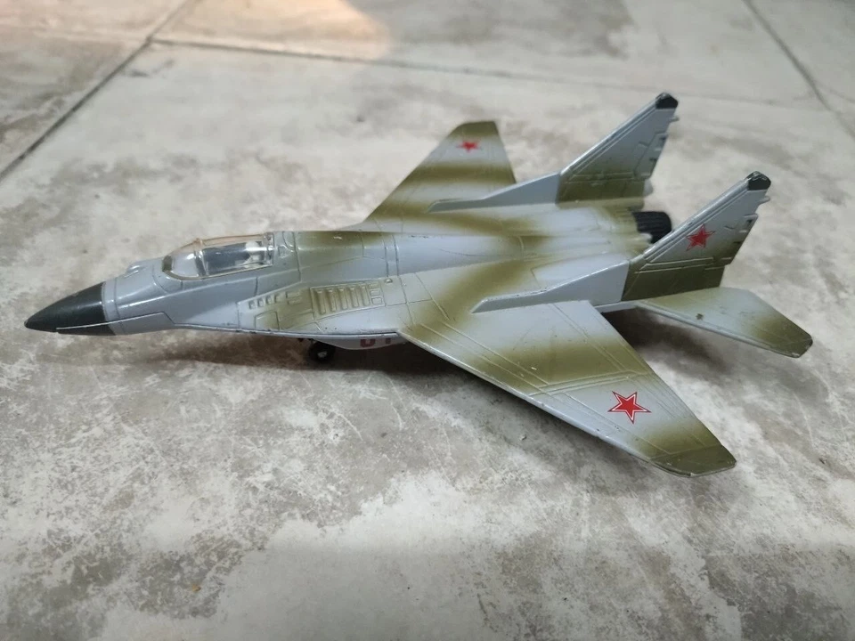 Aerei ERTL Mikhoyan Gurevich MIG29 Fulcrum Russia Air Force Forze Aerospaziali - Immagine 1 di 1