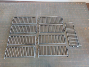8 Stück WWE Wrestling Figuren Silver Barrier Barricades Guard Rails Teile 1/12 - Bild 1 von 11