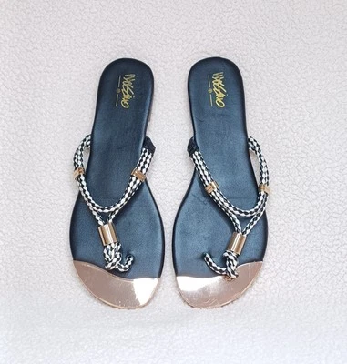 Женские сандалии-стринги Mossimo размер 7 с золотым носком и клетчатыми черно-белыми ремешками  - Изображение 1 из 4