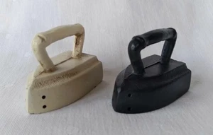 Vintage Cast-Iron Miniature Sad Irons Salt Pepper Shakers Set Black White Heavy - Picture 1 of 14