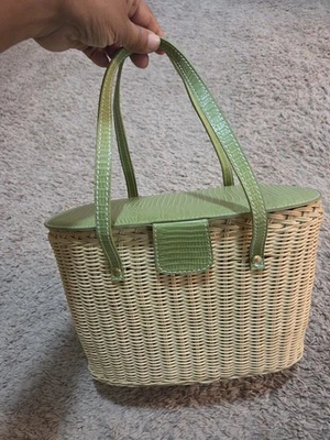 Vtg Bath & Body Works Wicker/Rattan Basket Purse W/ Green  PVC Handle&Lid 8"x11" - Image 1 of 4