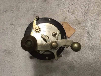 Carrete de pesca vintage Ocean City alemán de plata con carrete libre Foto 1 de 4