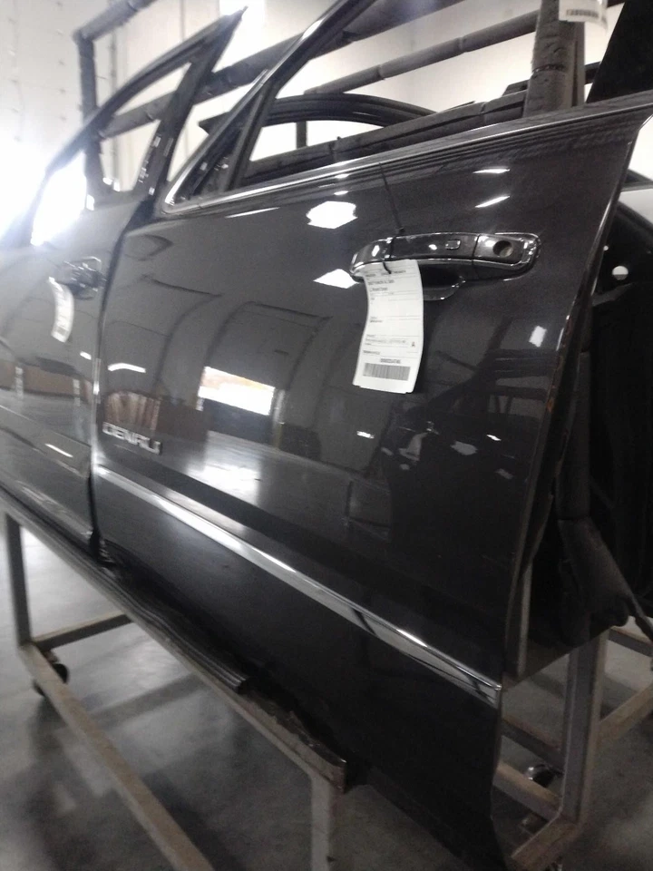 Conjunto de puerta delantera izquierda usado se adapta a: GMC Yukon XL 1500 2017 grado delantero izquierdo Foto 1 de 4