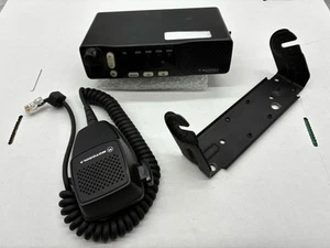 Motorola Radius M1225 Two Way Radio VHF 1M43DGC90E2AA w/ Mic/Bracket - Afbeelding 1 van 9