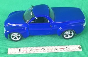 Maisto 2000 Chevy Chevrolet SSR Special Edition Diecast Model Truck Blue 1:25 - Picture 1 of 9