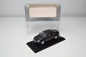 B38 1:43 MINICHAMPS VW VOLKSWAGEN PASSAT SALOON LIMOUSINE BLACK DEALER VNMIB - Picture 1 of 19