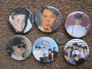 DE COLECCIÓN > LOTE de 6 pines / botones NKOTB > GRANDE ... Nuevos niños en el bloque - Imagen 1 de 2
