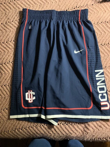 Nike UCONN Huskies game worn team issue sz 38 +2 length shorts Cover
