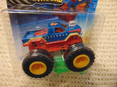 Monster Truck Look Superman Hot Wheels 2025 nuevo Foto 1 de 2