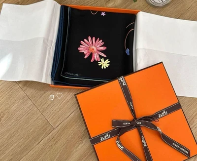 Hermes Carre 70 I Like Flowers 黑色 二手 带盒 — 第 1/4 张图片