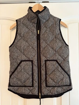 Chaleco acolchado J Crew Diamond para mujer talla XS pata de gallo negro crema preppy Foto 1 de 4