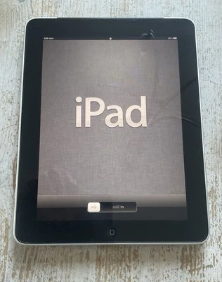 Apple iPad 1. Generation – 16 GB, WLAN + 3G – mit schwarzer Schutzhülle - Bild 1 von 4