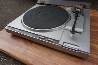 Hitachi HT 50 S mit Quartz Direktantrieb und neuer Nadel - Bild 1 von 4