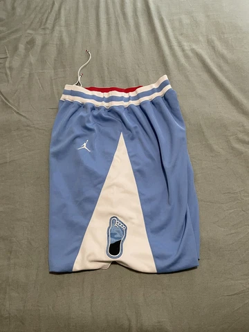 Vintage Jordan Large Mens Shorts UNC Tar Heels Cover