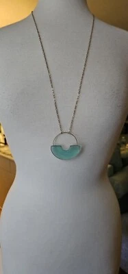 Collar colgante de vidrio Anthropologie, dorado con piedra verde azulado - ¡Precioso! Nuevo con etiquetas Foto 1 de 4