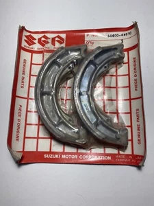 Brake Shoes Suzuki LS650 GS450 Savage Boulevard Genuine OEM  # 64400-44810 - Bild 1 von 1