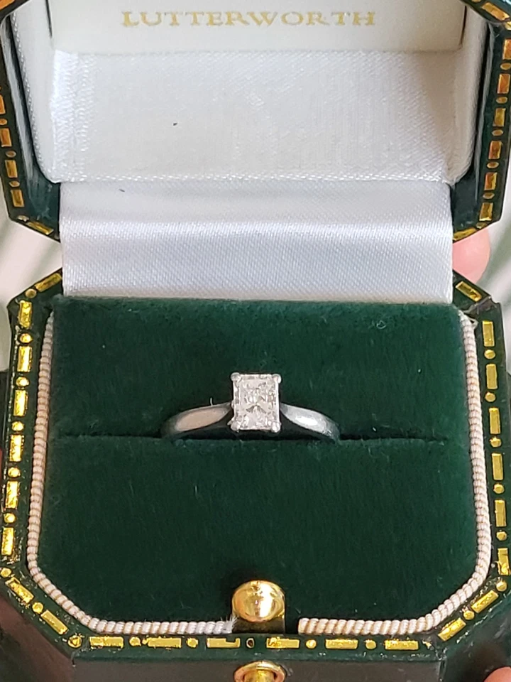 Platinum Single Stone Diamond Ring One Asher Cut Diamond 1.00 Carat. Clarity VS2 - Image 1 of 4