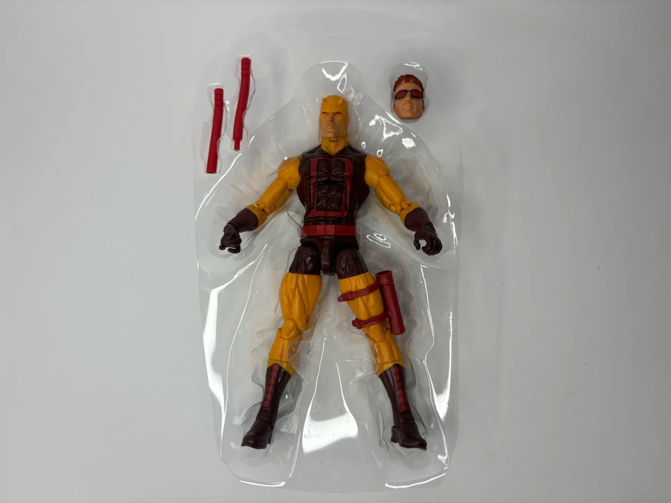 Marvel Legends Serie Infinita Traje Amarillo Daredevil Walgreens Exclusivo Foto 1 de 1
