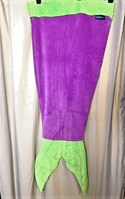 Manta de felpa suave cola de sirena púrpura y verde BLANKIE TAILS Foto 1 de 4