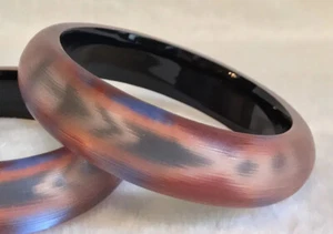 EINS (1) - ALEXIS BITTAR Georgia O'Keeffe Navajo ROT LILA LUCIT Armband - Bild 1 von 9