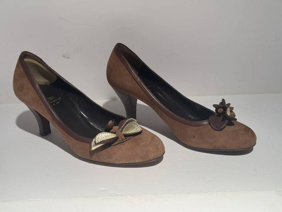 Moschino cheap and chic Brown Suede Floral Bow Pumps ~ Size 6 US / 36.5 ITALY - Image 1 of 4