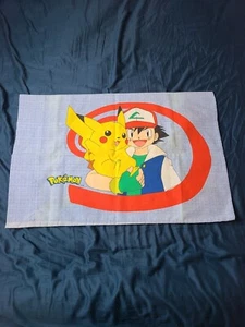 Vintage 1998 Nintendo Pokemon Kissenhülle - Pikachu Ash Meowth Jiggly 28" x 20" - Bild 1 von 10