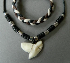 Necklace Shark Tooth Replica Pendant Wood Bead Resin Sharks Teeth Bracelet Set - Picture 1 of 3