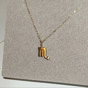 COLLANA CIONDOLO OROSCOPO PETITE ORO GIALLO 14K OSSO LEVY SCORPIONE NUOVA CON ETICHETTE - Foto 1 di 12