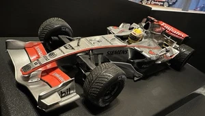 McLaren Mercedes Lewis Hamilton 1ª prueba Silverstone 2006 1:18 - Imagen 1 de 7