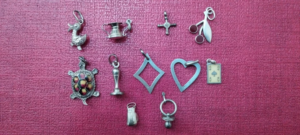 Catena in argento con ciondoli in argento e smalto vintage anni "80"  - Immagine 1 di 4