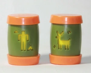 Salero y pimentero MCM de colección St Labre School Ashland, Montana Man & Deer - Imagen 1 de 6