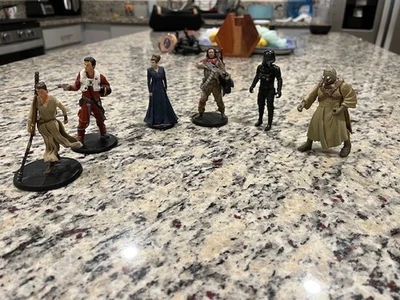 Lot of 6 Star Wars Action Figures 3.75” Toy Collection. - Image 1 of 4
