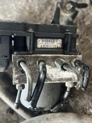 Bomba ABS Toyota Camry 2004-2006 OEM Foto 1 de 4